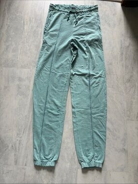 PrettyLittleThings  Joggers Light Teal  high waisted  pockets  size 4Tall NWT